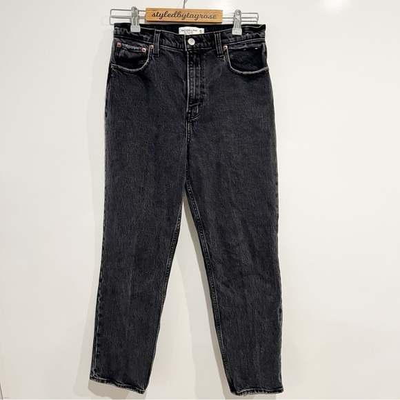Abercrombie & Fitch Ultra High Rise 90s Straight Jean - Picture 4 of 10